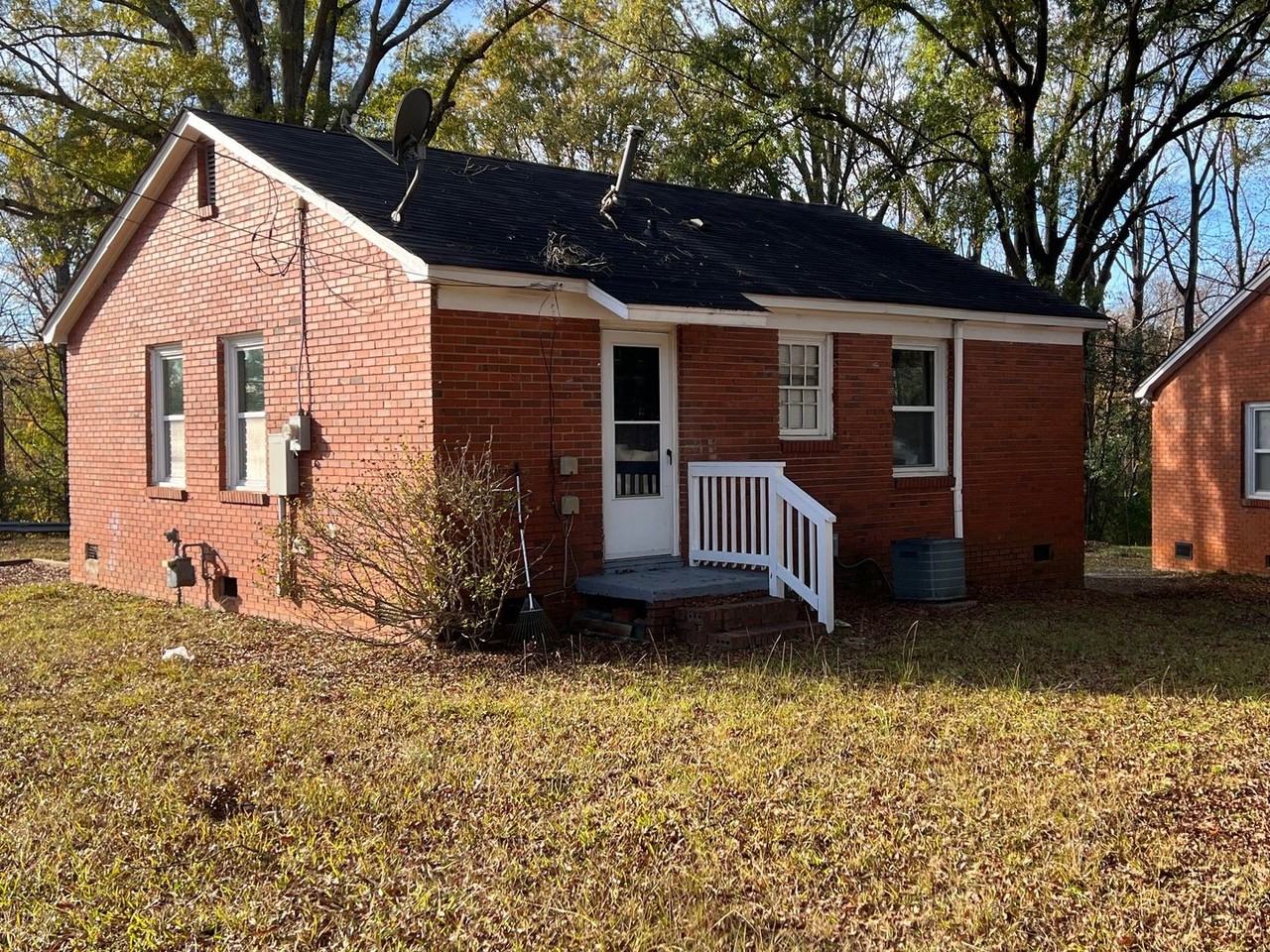 3051 Sandlewood Rd - Photo 3 of 10