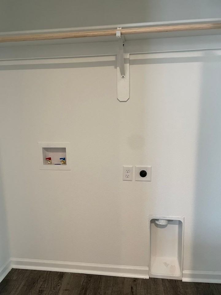 514 N Main St - Photo 3 of 15