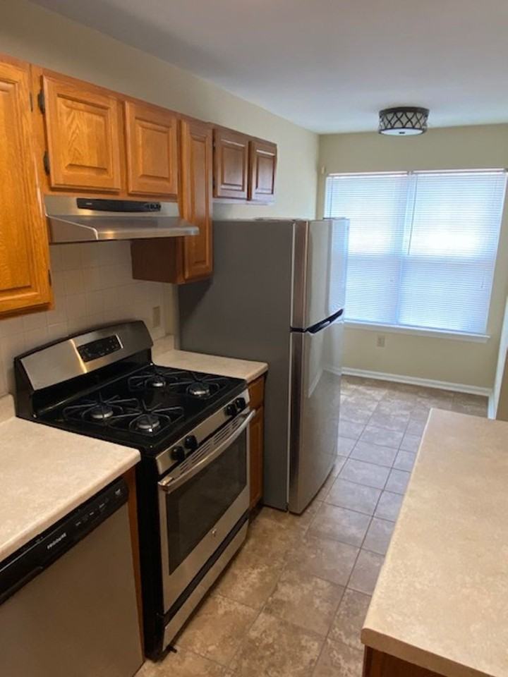 303 Stonebridge Blvd - Photo 3 of 13