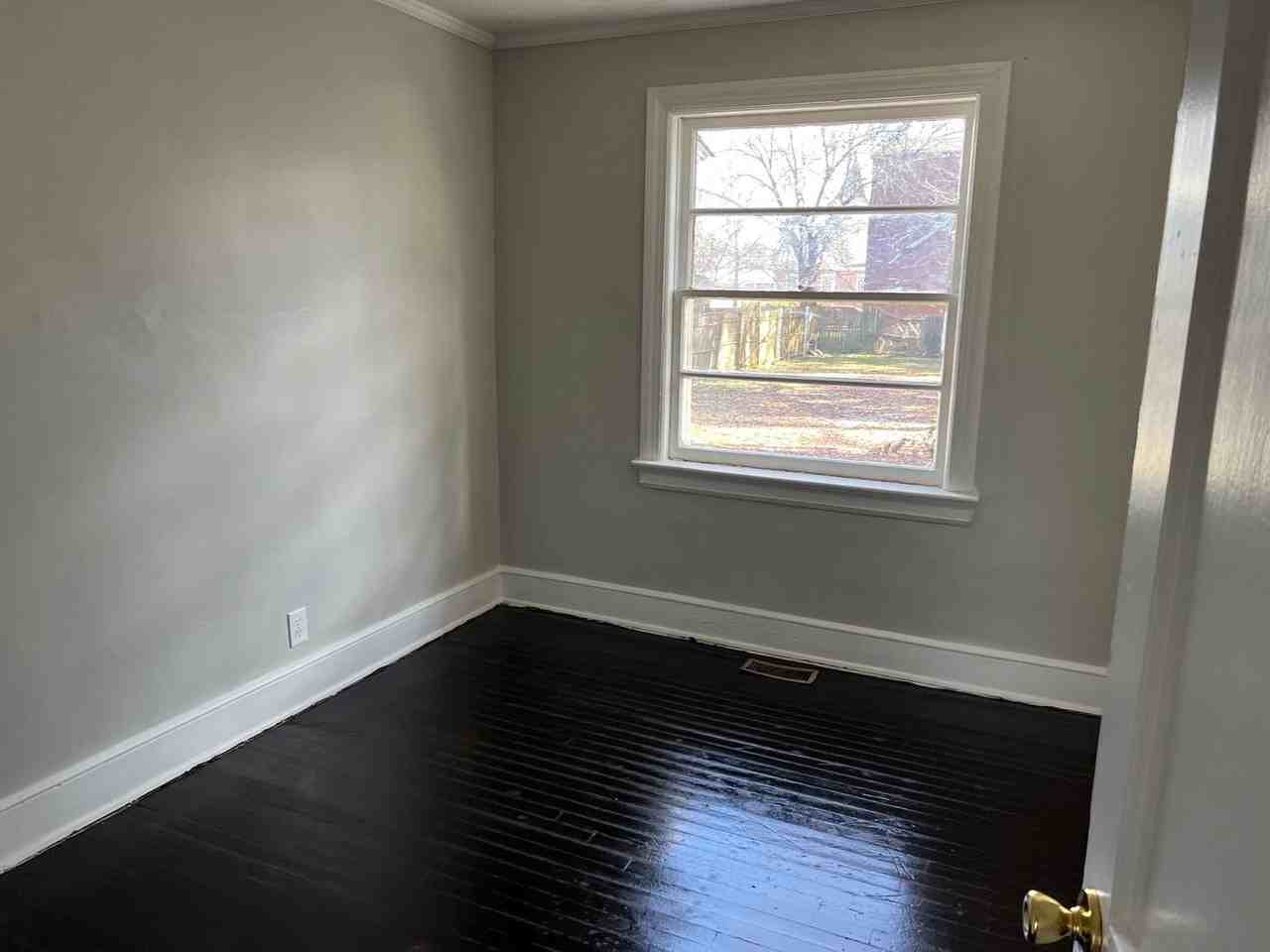 1207 Cypress St - Photo 2 of 8