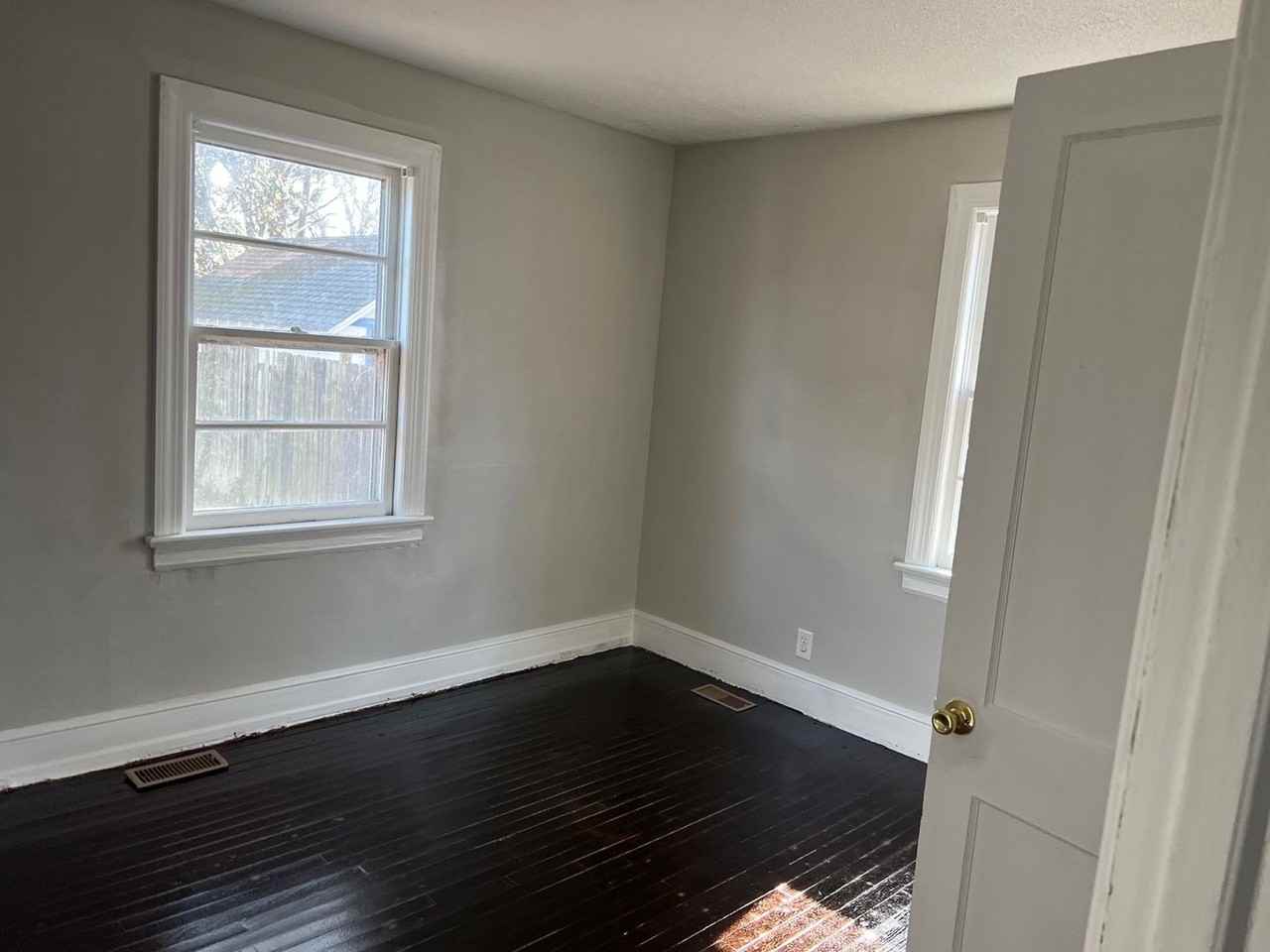 1207 Cypress St - Photo 3 of 8