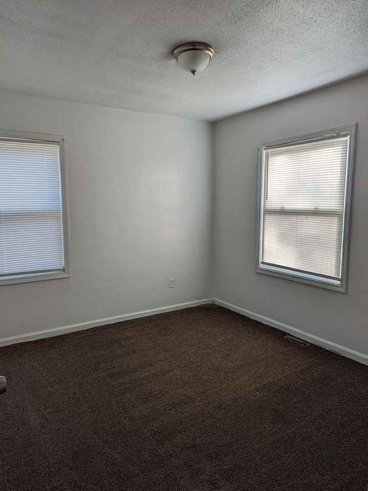 7501 Lamphere - Photo 4 of 34