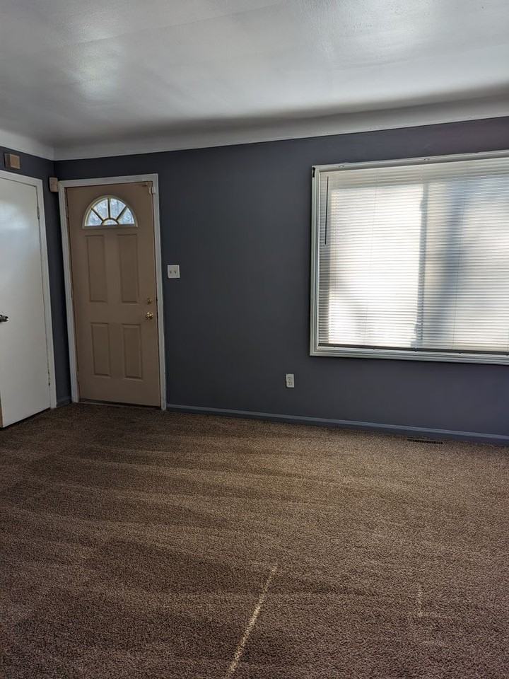 7501 Lamphere - Photo 5 of 34