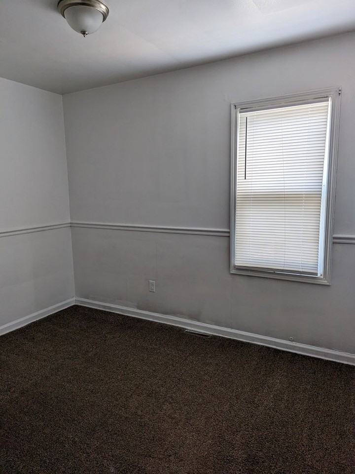 7501 Lamphere - Photo 6 of 34