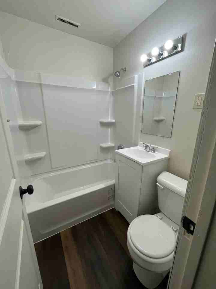 432 Huron Rd - Photo 5 of 7