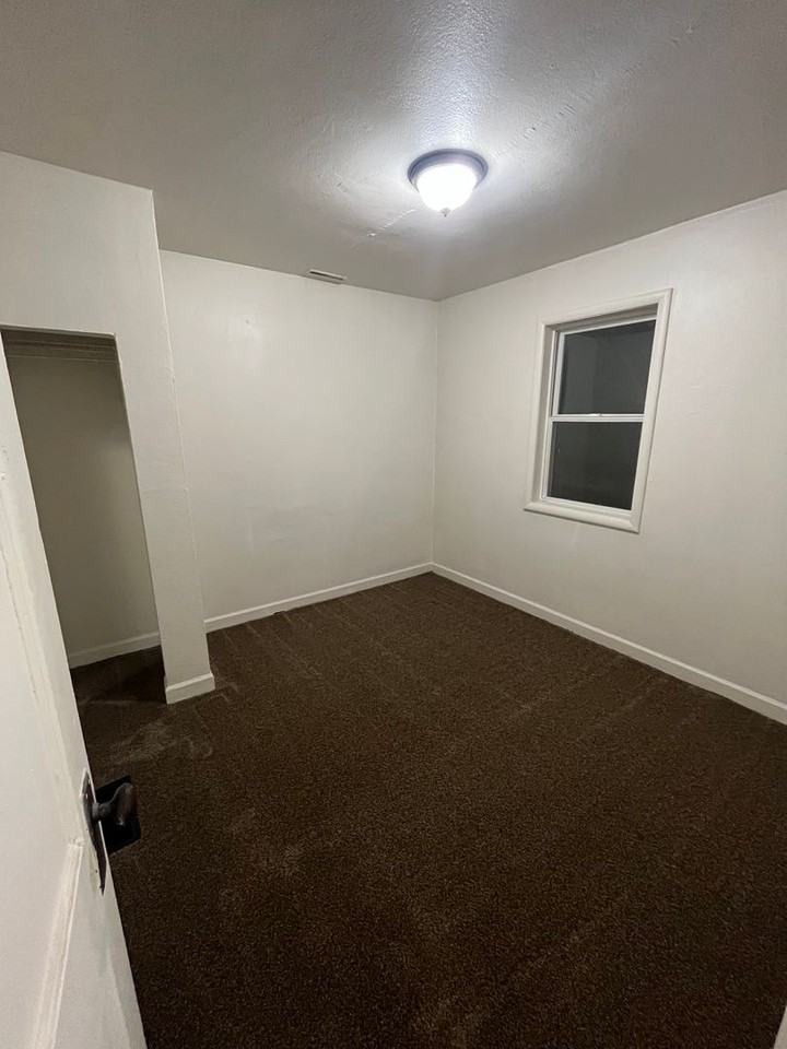 432 Huron Rd - Photo 6 of 7