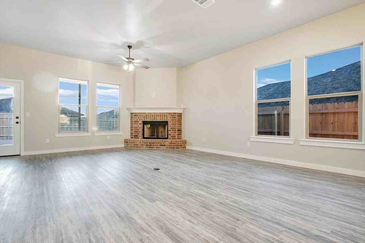 3414 Bryan Ave - Photo 4 of 26