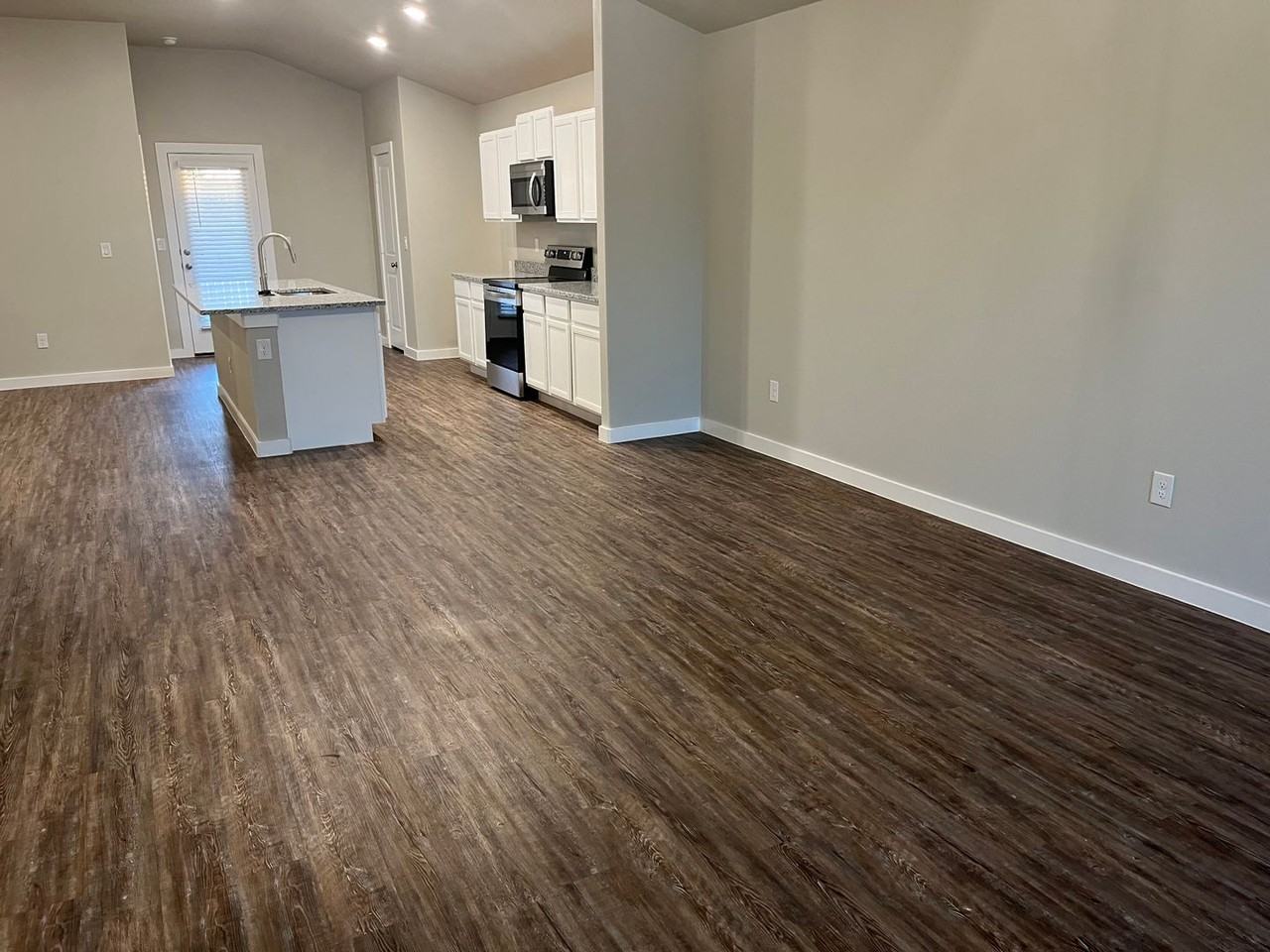 2911 Abbeville Ave - Photo 5 of 13