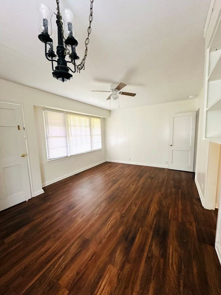 1801 N Troup St - Photo 2 of 7