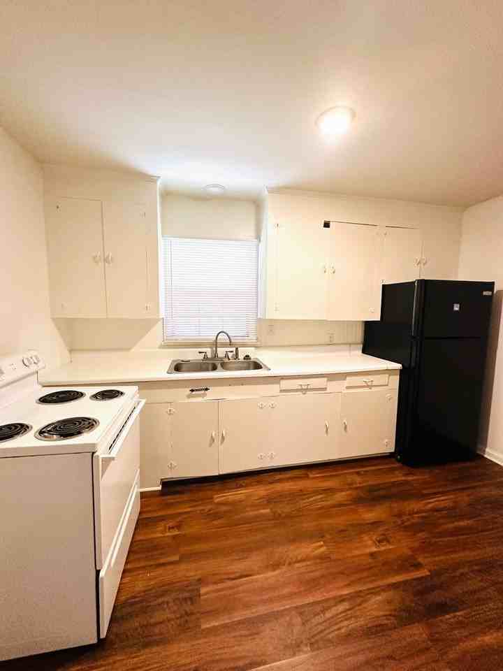 1801 N Troup St - Photo 4 of 7