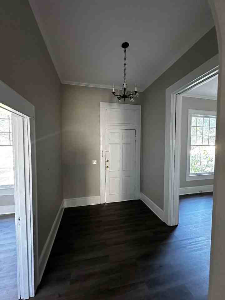 451 Dalzell St - Photo 2 of 11