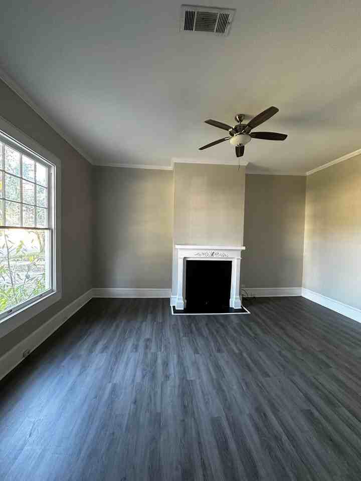 451 Dalzell St - Photo 3 of 11