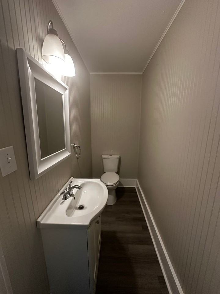 451 Dalzell St - Photo 4 of 11