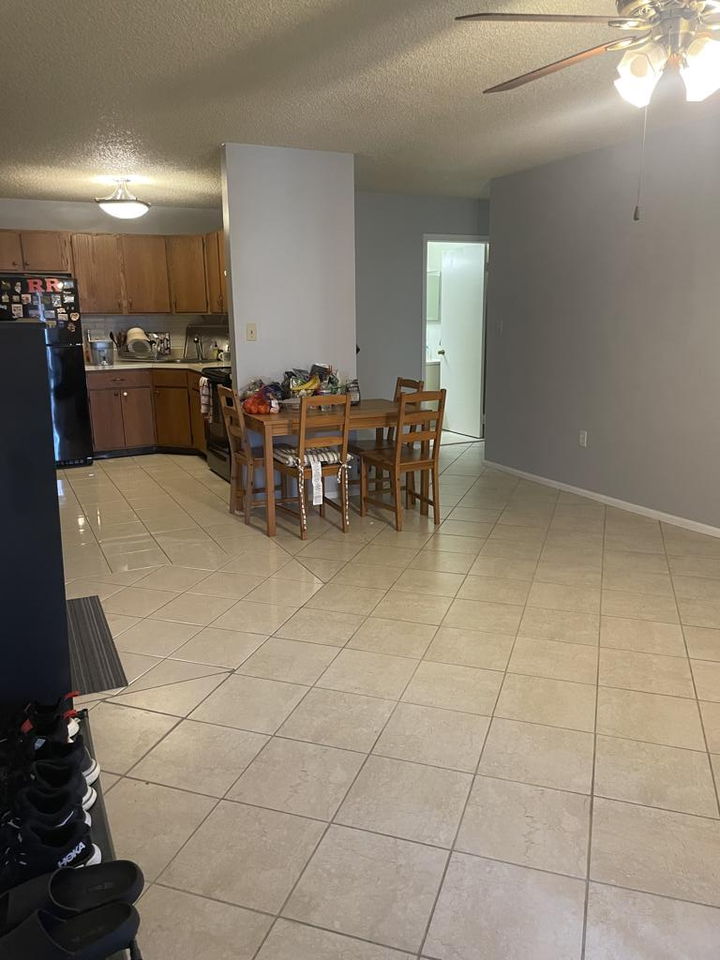 78 Canterbury Ct #1 - Photo 4 of 9