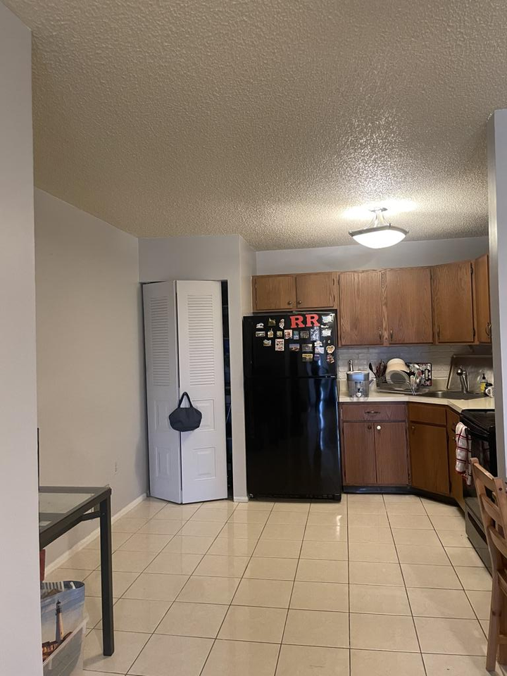 78 Canterbury Ct #1 - Photo 7 of 9