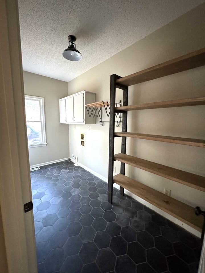 167 Castlewood Rd #NA - Photo 3 of 20