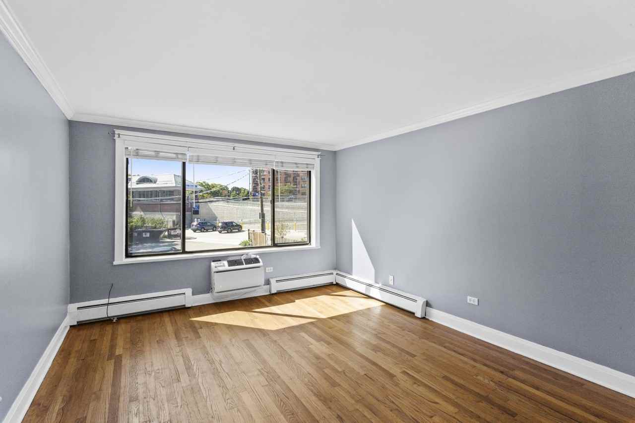 6060 N Ridge Ave #2H - Photo 3 of 13