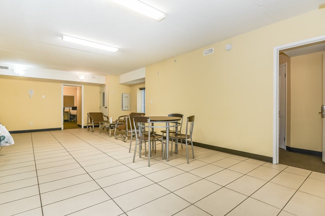 110 University Avenue West - Photo 2 of 13