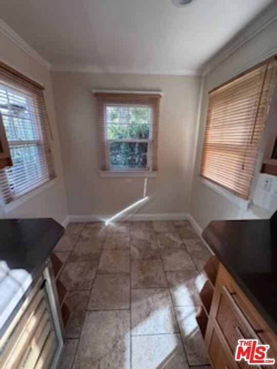 349 S Sycamore Ave - Photo 2 of 8