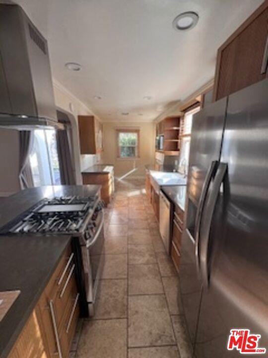 349 S Sycamore Ave - Photo 3 of 8