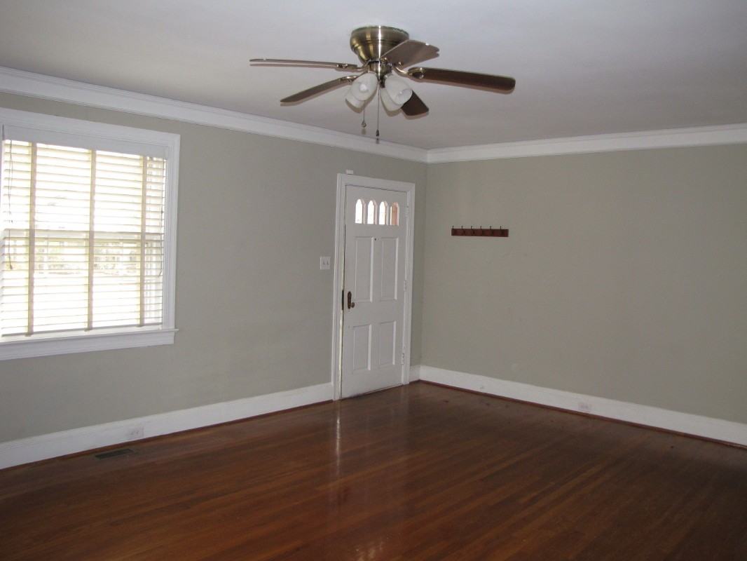 2411 Shenandoah Ave - Photo 2 of 11