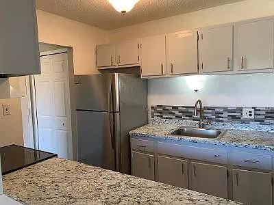 Waterford Villa - Photo 6 of 11