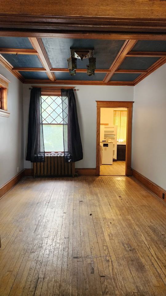 940 Grosvenor Avenue - Photo 3 of 7