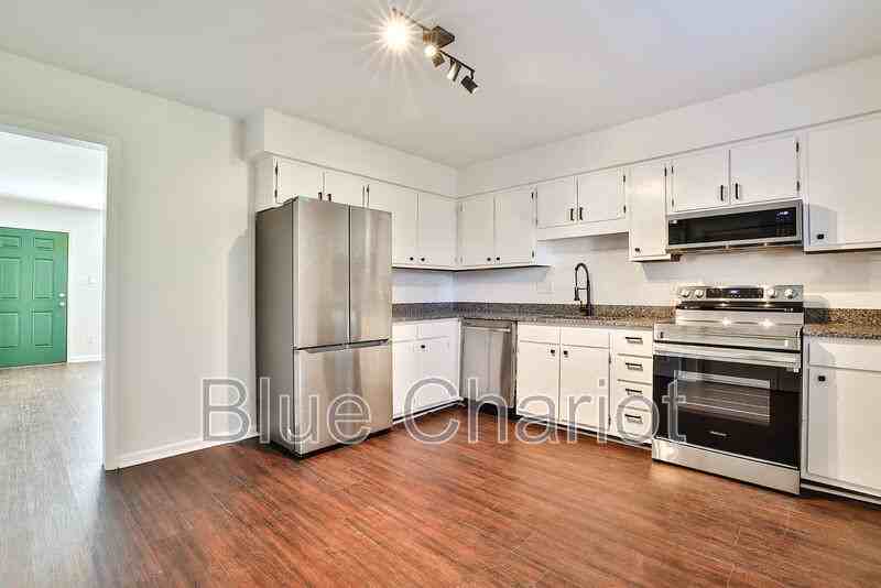 1000 Fargo St #E3 - Photo 3 of 30