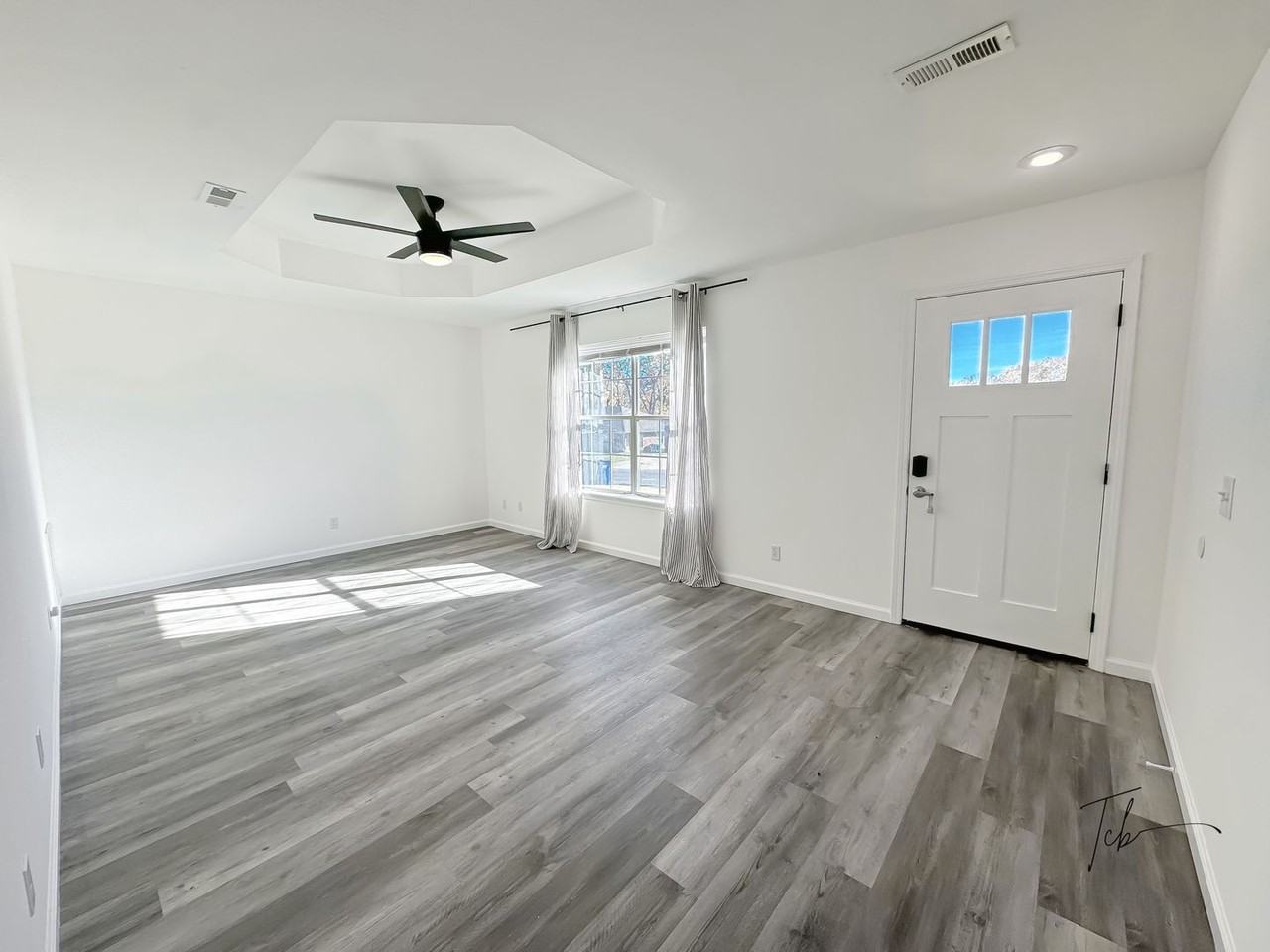 11 Holly Dr #B - Photo 3 of 33