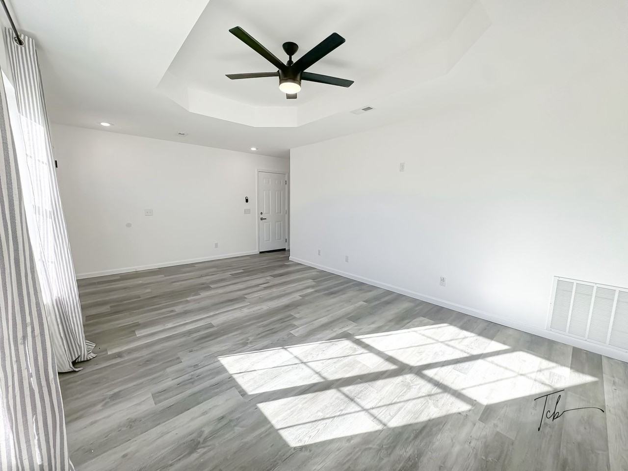11 Holly Dr #B - Photo 4 of 33