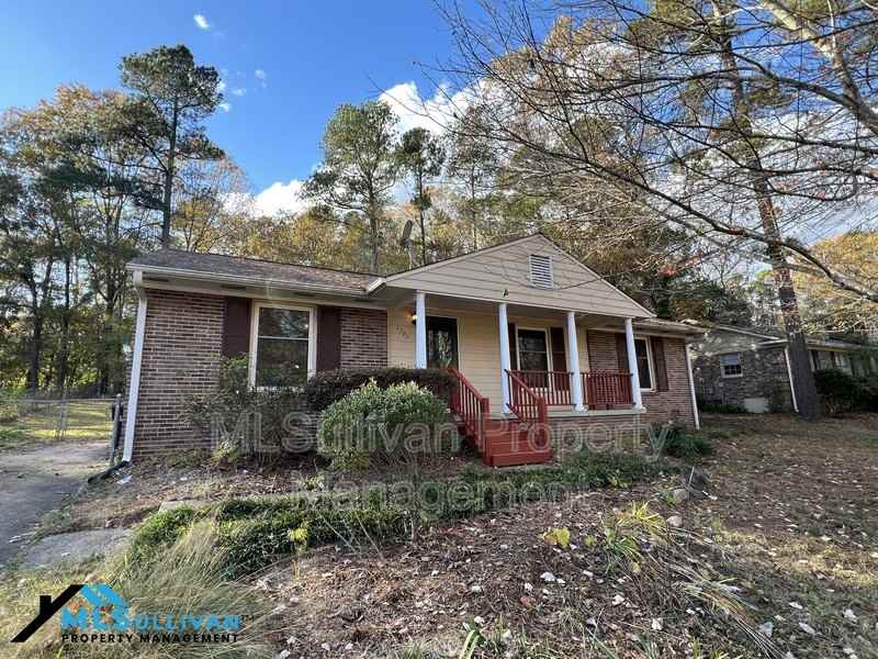 1720 Euclid Rd - Photo 3 of 33