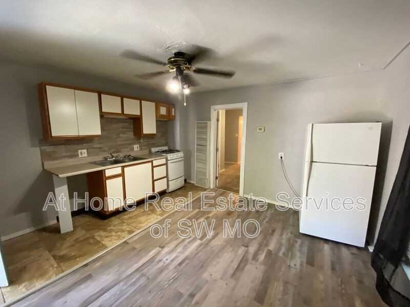 2148 N East Ave #A - Photo 3 of 8