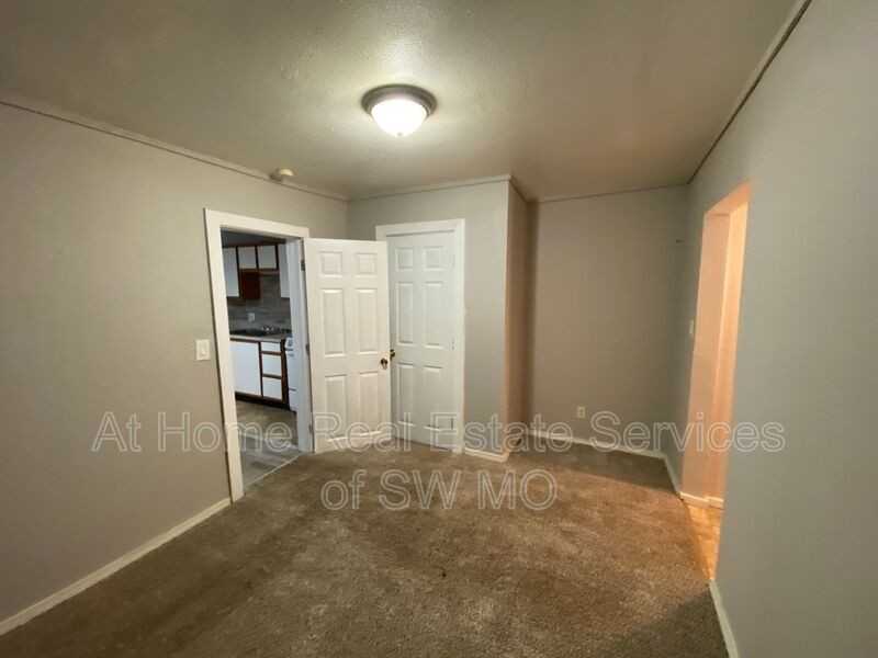 2148 N East Ave #A - Photo 6 of 8