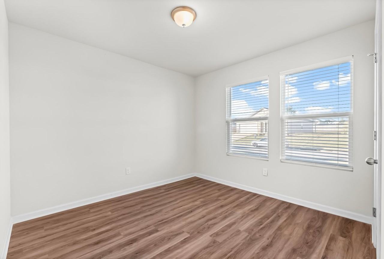 698 Whispering Creek Ave - Photo 5 of 36