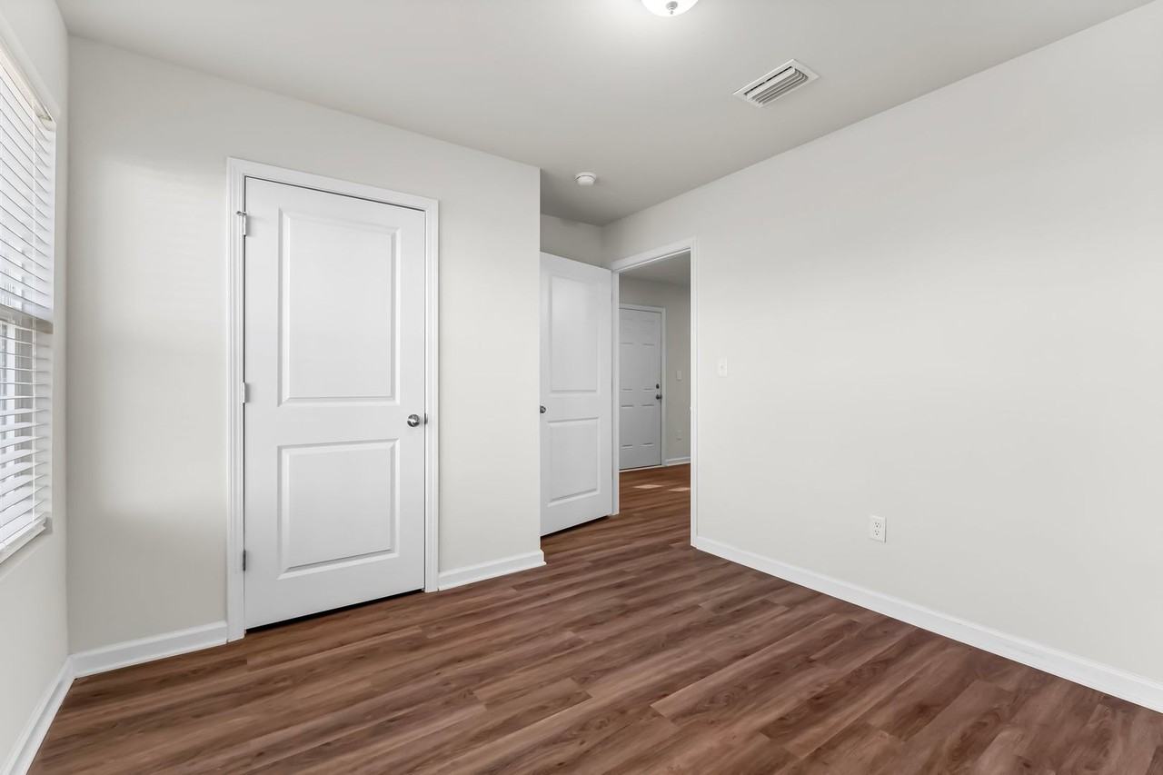 698 Whispering Creek Ave - Photo 6 of 36