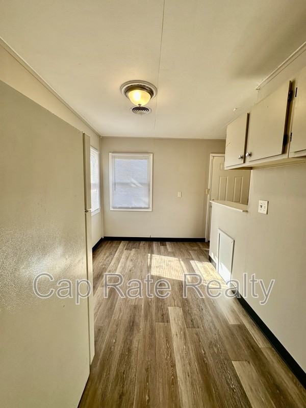 2163 Grasmere Ave - Photo 3 of 12