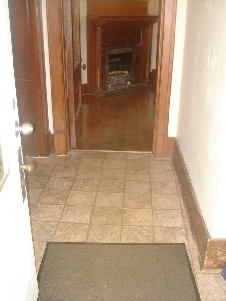 915A, LLC - Photo 4 of 34