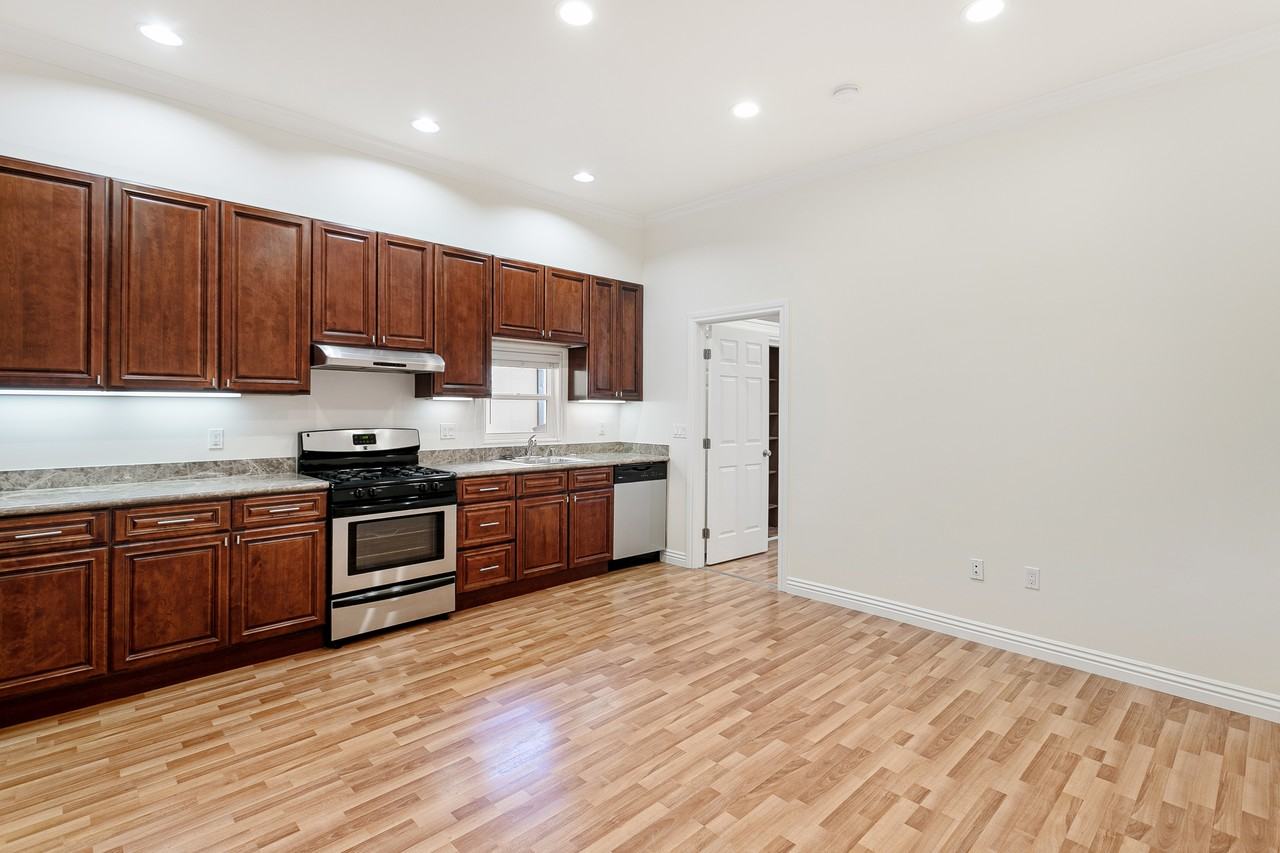 280 Chenery Street - Photo 2 of 15