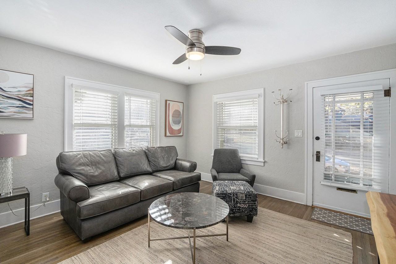 112 South Sherwood Street - Photo 5 of 24