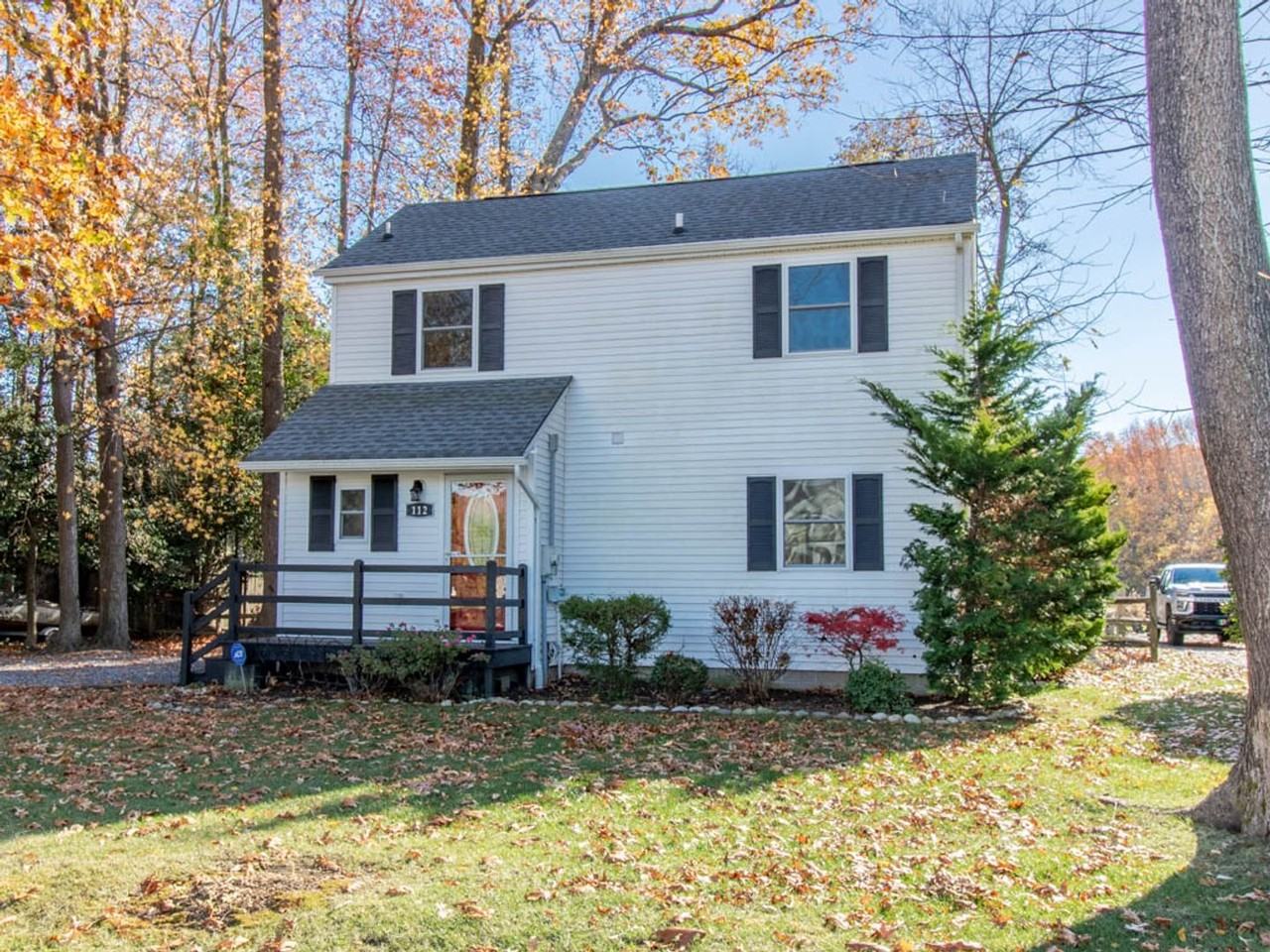 112 Whisperwood Ln - Photo 2 of 21