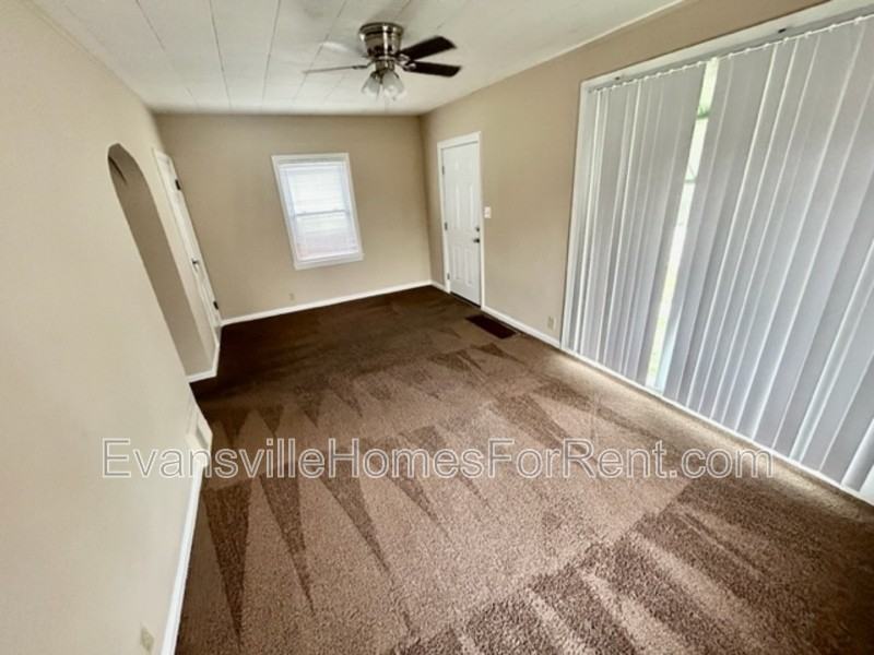 1300 S Bedford Ave - Photo 2 of 7