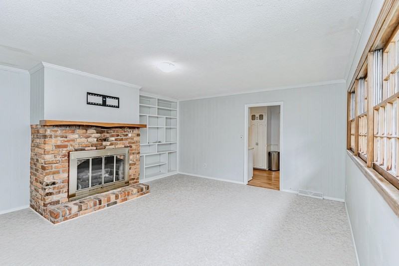 300 Long Forest Cir - Photo 4 of 21