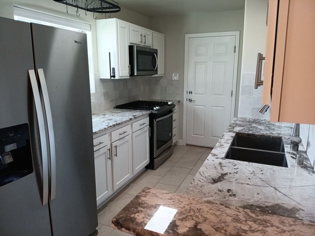 1016 Velarde Rd - Photo 4 of 33