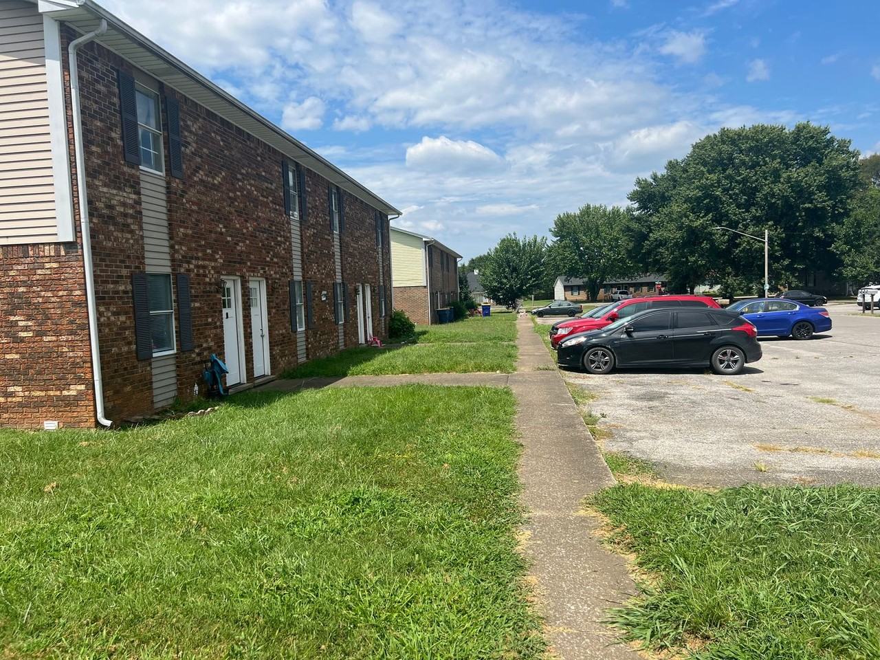 3209 Barnwood Ave - Photo 3 of 12