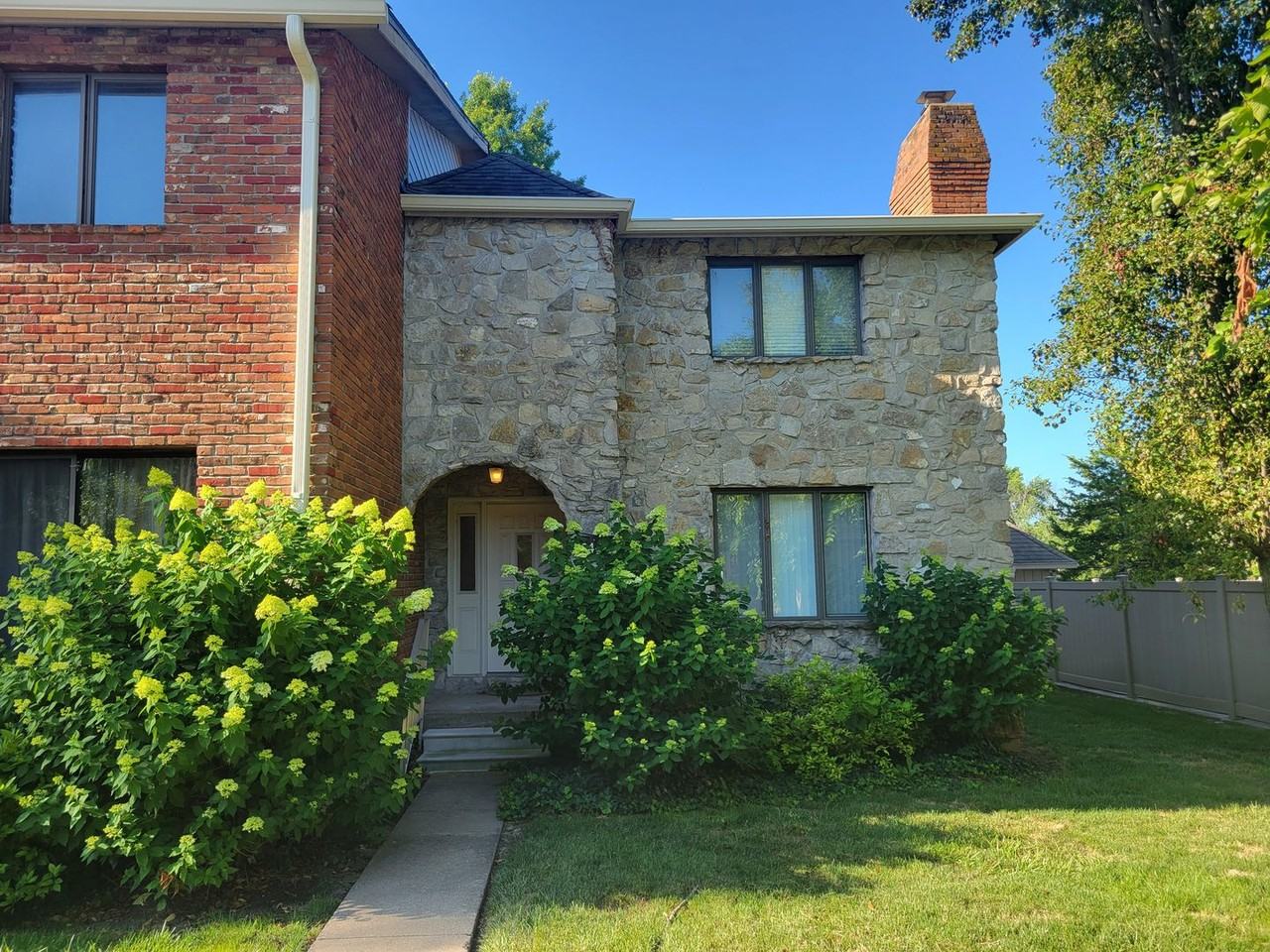 104 E Green Meadows Rd
