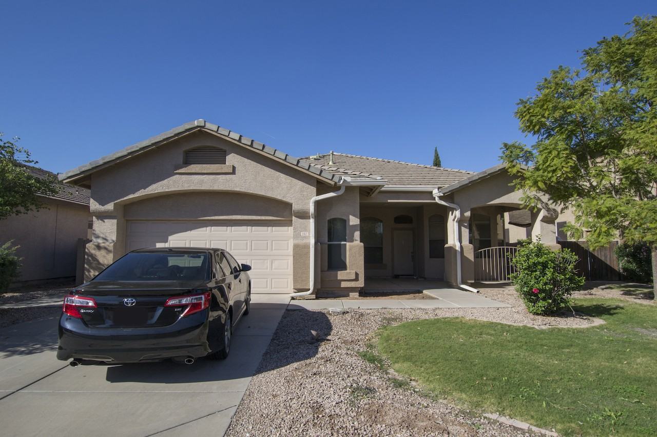 1140 N Wade Dr - Photo 2 of 10