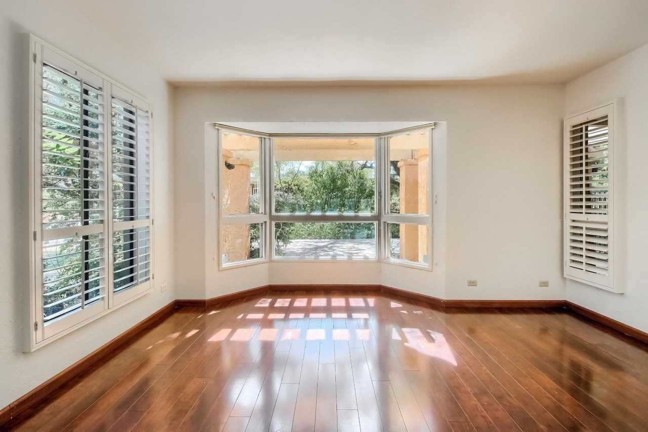 1043 E Sahuaro Dr - Photo 3 of 48