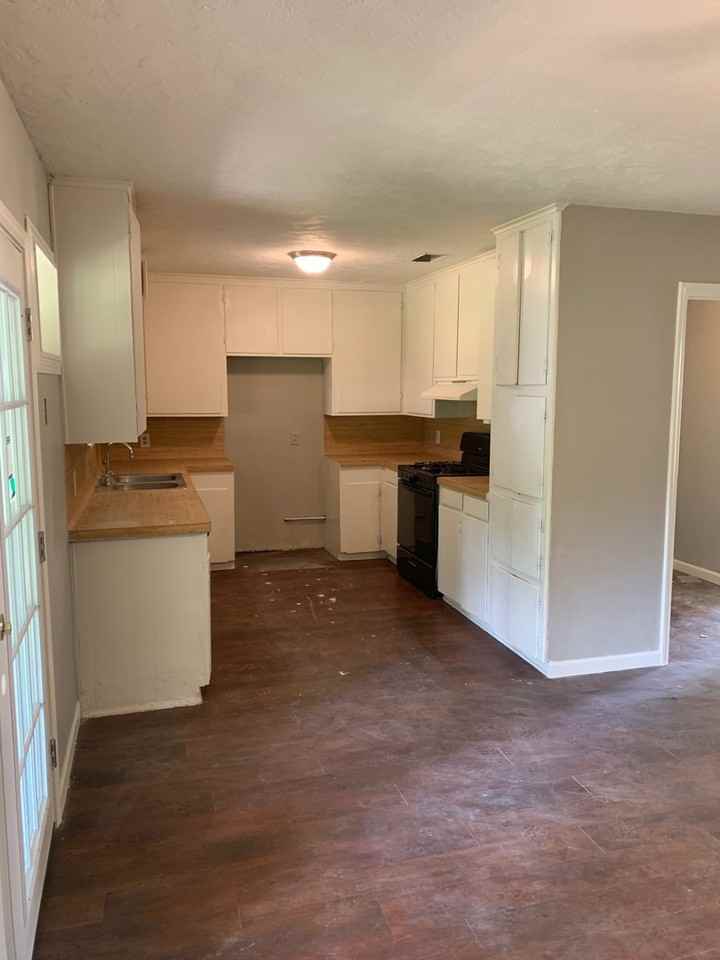 1403 Parkview St - Photo 2 of 4