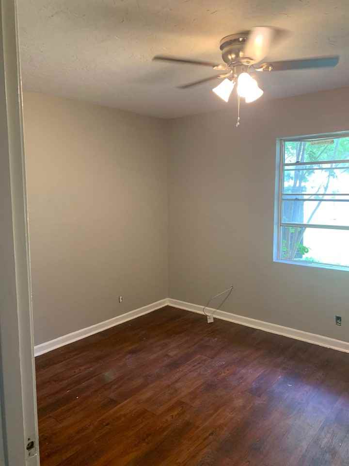 1403 Parkview St - Photo 3 of 4