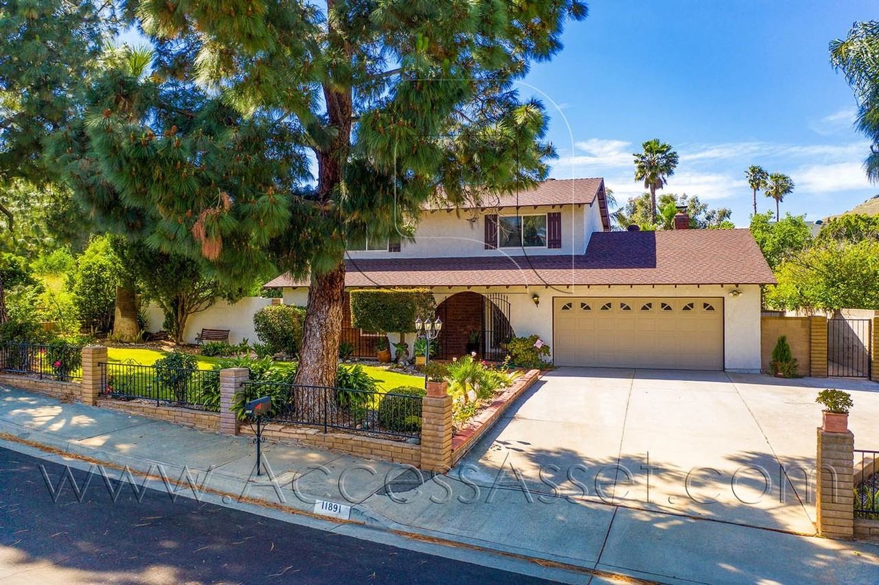 11891 Sierra Glen Dr - Photo 2 of 43